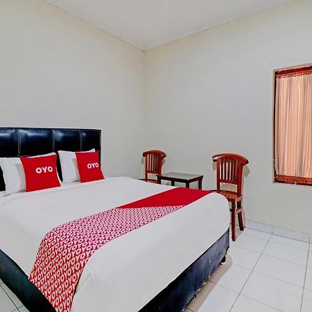 Capital O 90407 Wisma Bahtera Hotel チルボン エクステリア 写真