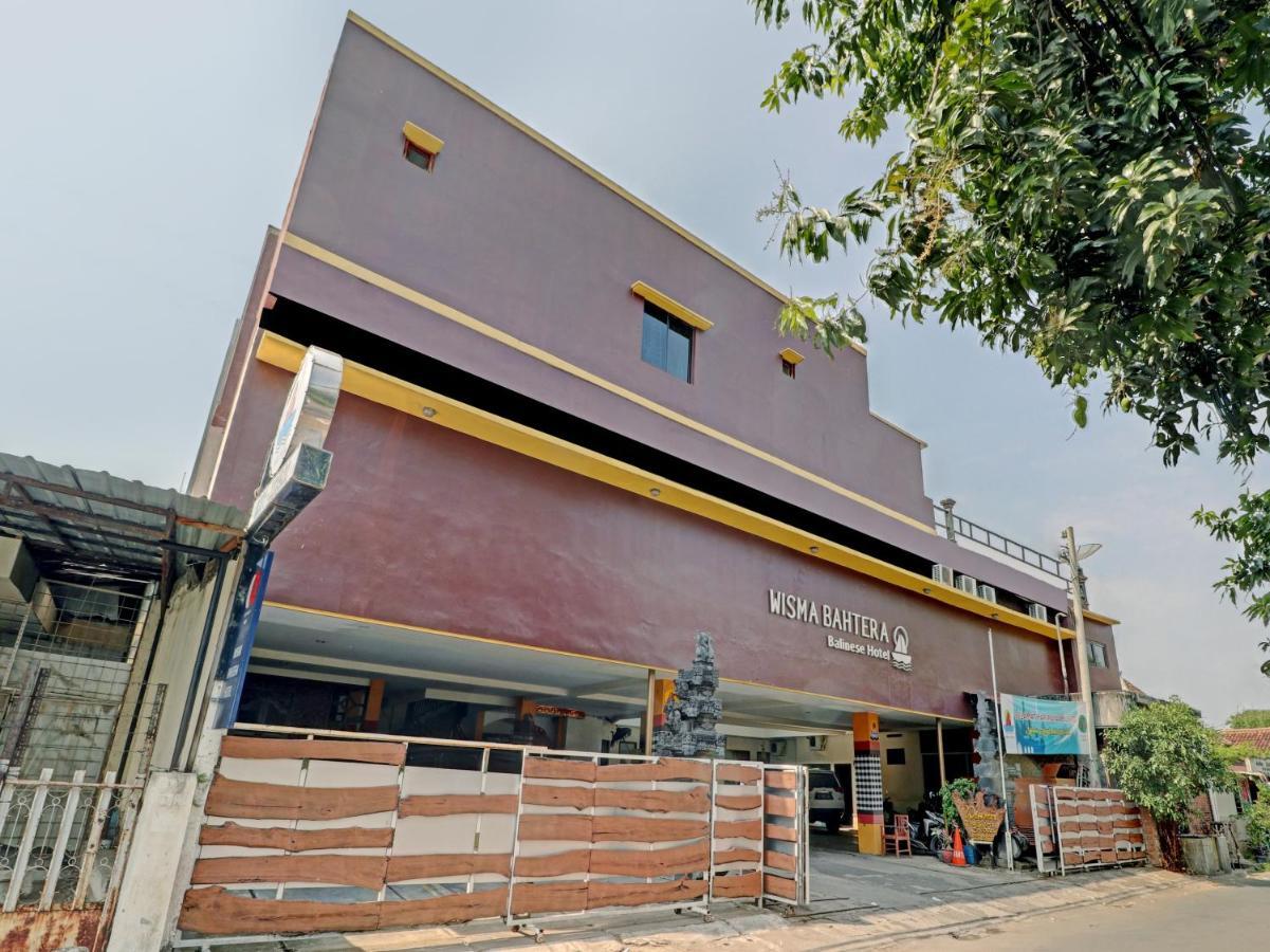 Capital O 90407 Wisma Bahtera Hotel チルボン エクステリア 写真