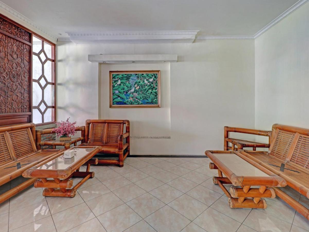 Capital O 90407 Wisma Bahtera Hotel チルボン エクステリア 写真