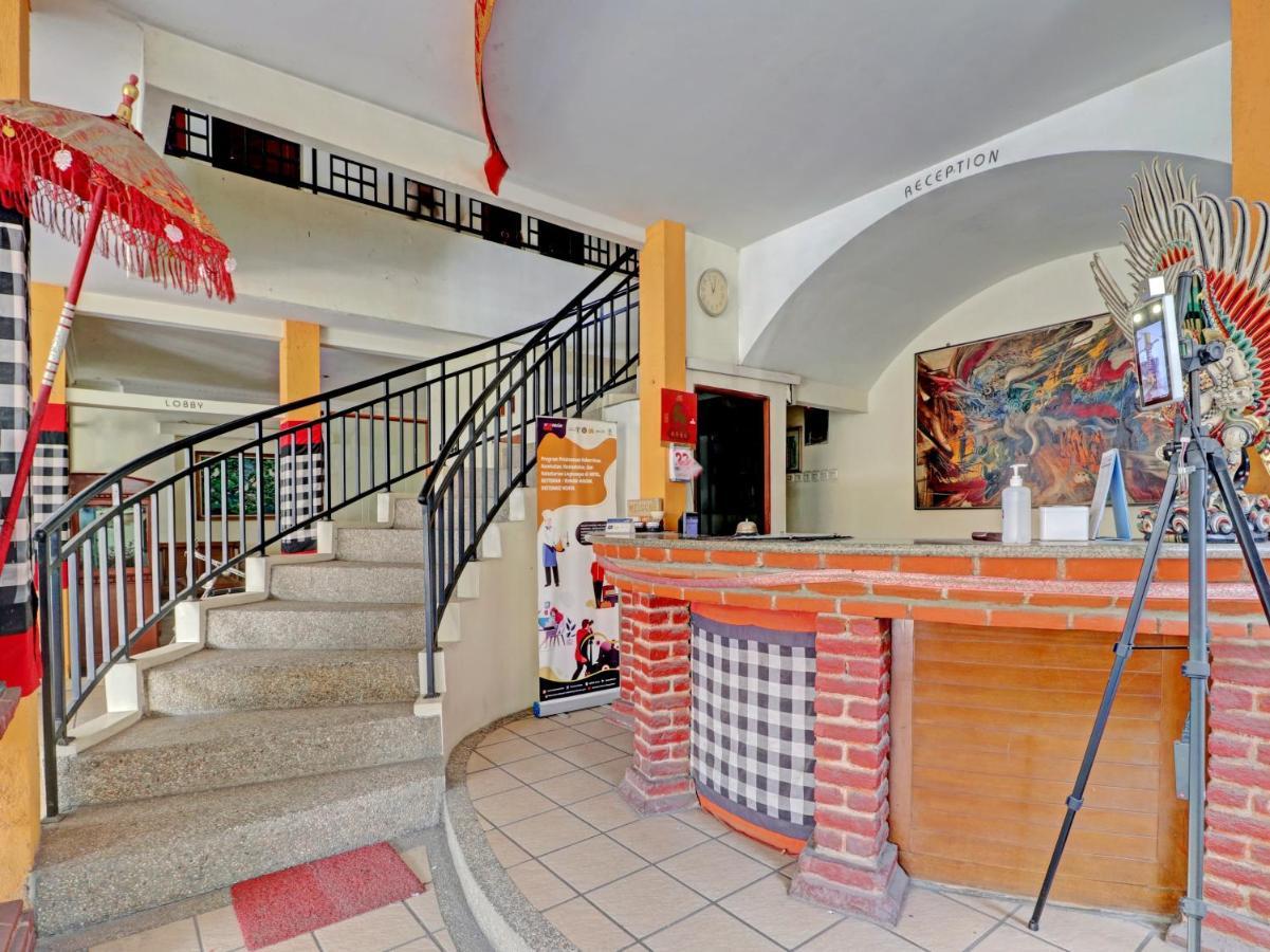 Capital O 90407 Wisma Bahtera Hotel チルボン エクステリア 写真