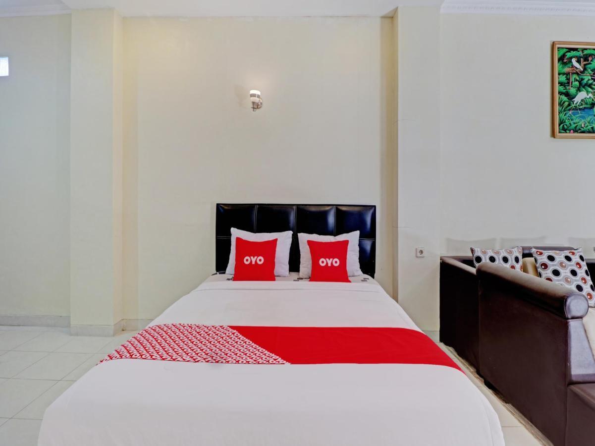 Capital O 90407 Wisma Bahtera Hotel チルボン エクステリア 写真