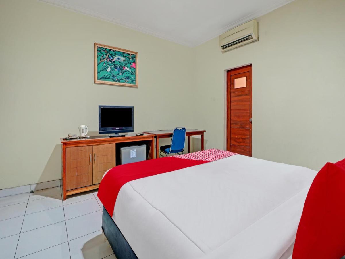 Capital O 90407 Wisma Bahtera Hotel チルボン エクステリア 写真