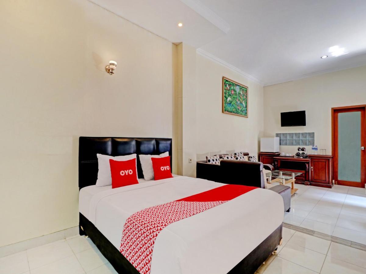 Capital O 90407 Wisma Bahtera Hotel チルボン エクステリア 写真