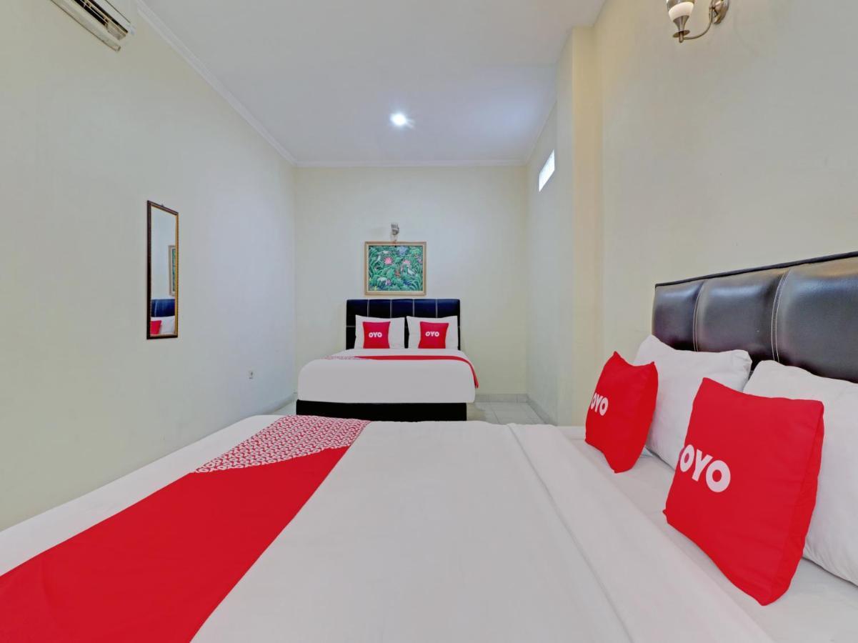 Capital O 90407 Wisma Bahtera Hotel チルボン エクステリア 写真