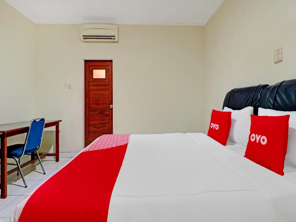 Capital O 90407 Wisma Bahtera Hotel チルボン エクステリア 写真