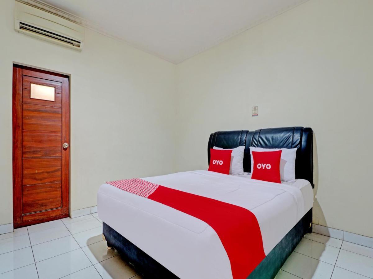 Capital O 90407 Wisma Bahtera Hotel チルボン エクステリア 写真