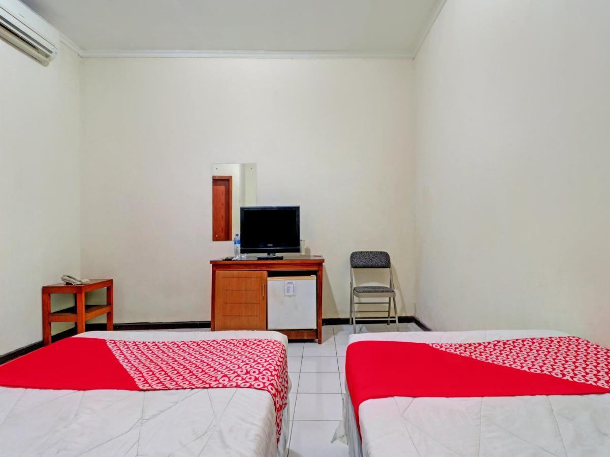 Capital O 90407 Wisma Bahtera Hotel チルボン エクステリア 写真