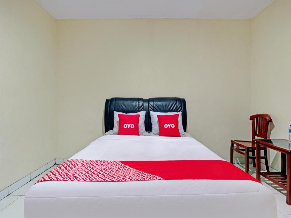 Capital O 90407 Wisma Bahtera Hotel チルボン エクステリア 写真