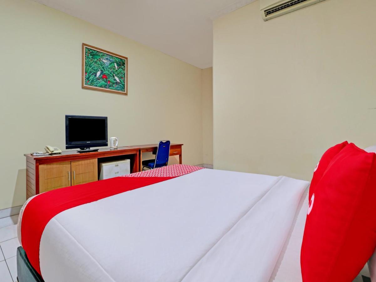 Capital O 90407 Wisma Bahtera Hotel チルボン エクステリア 写真