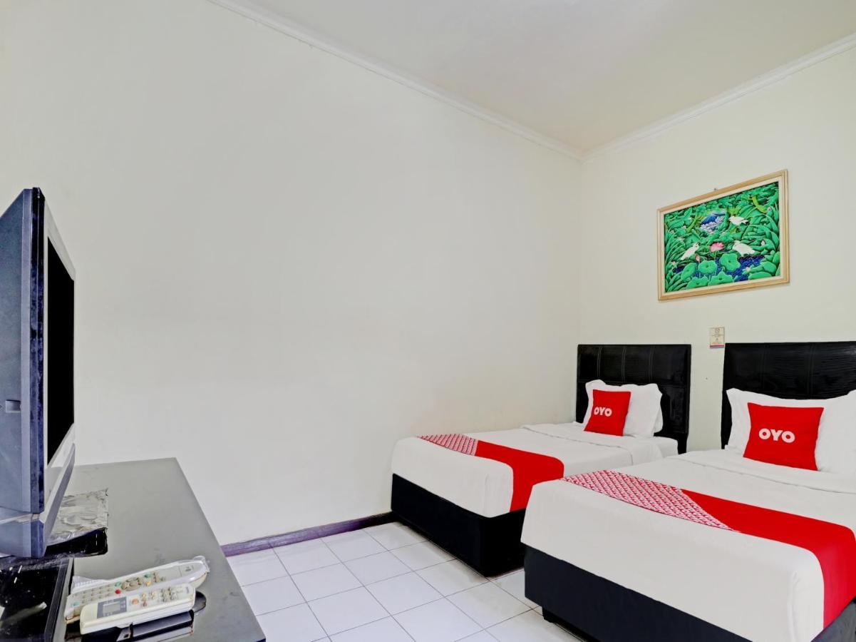 Capital O 90407 Wisma Bahtera Hotel チルボン エクステリア 写真