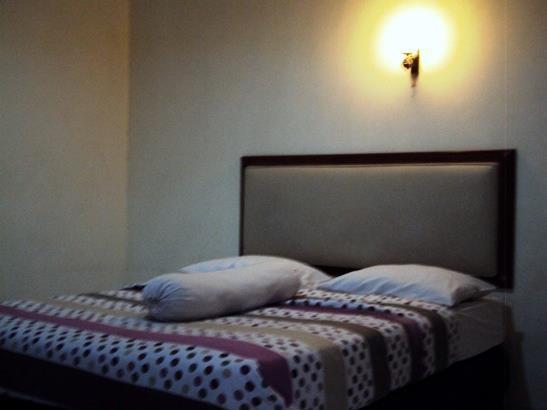 Capital O 90407 Wisma Bahtera Hotel チルボン エクステリア 写真